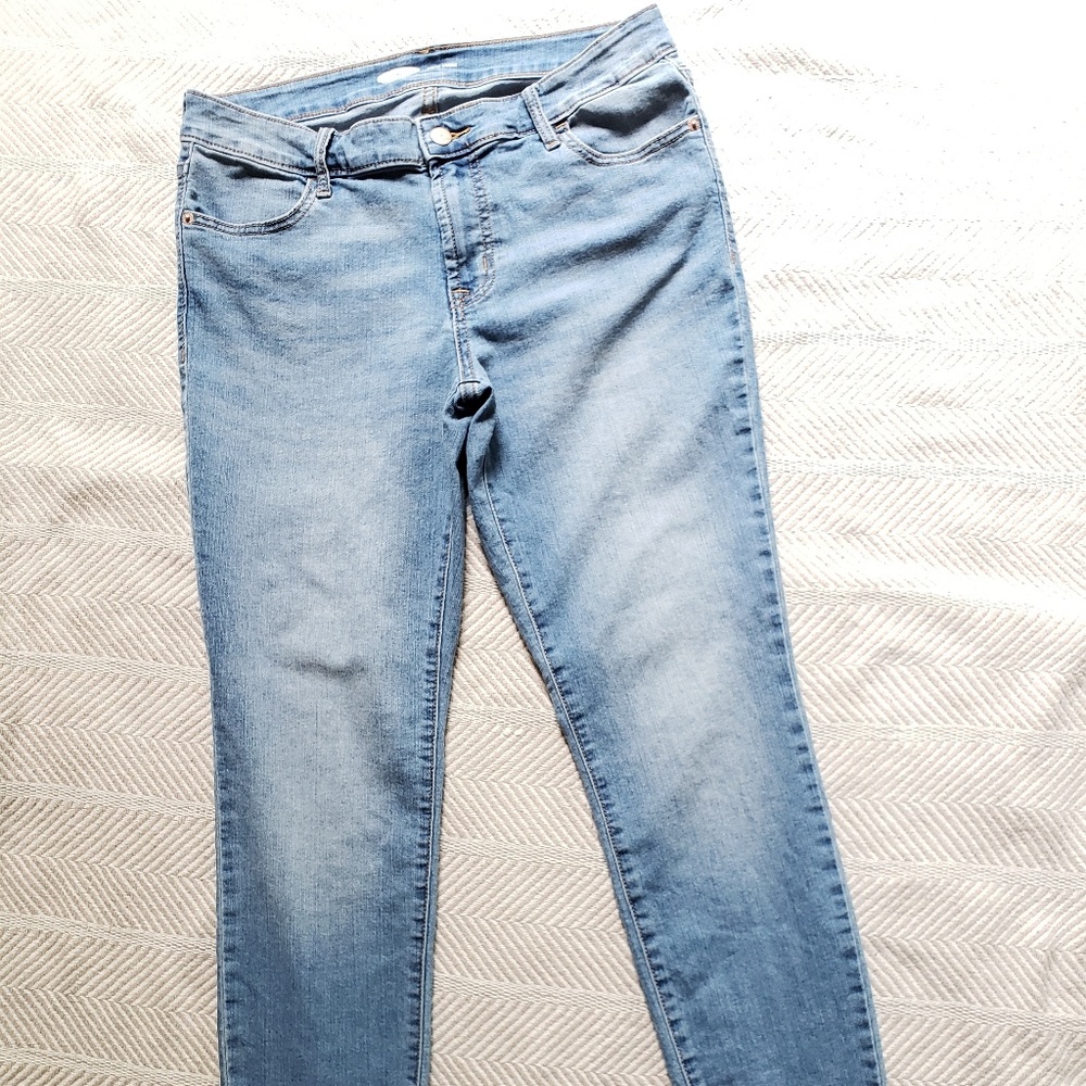 EUC Super skinny jeans